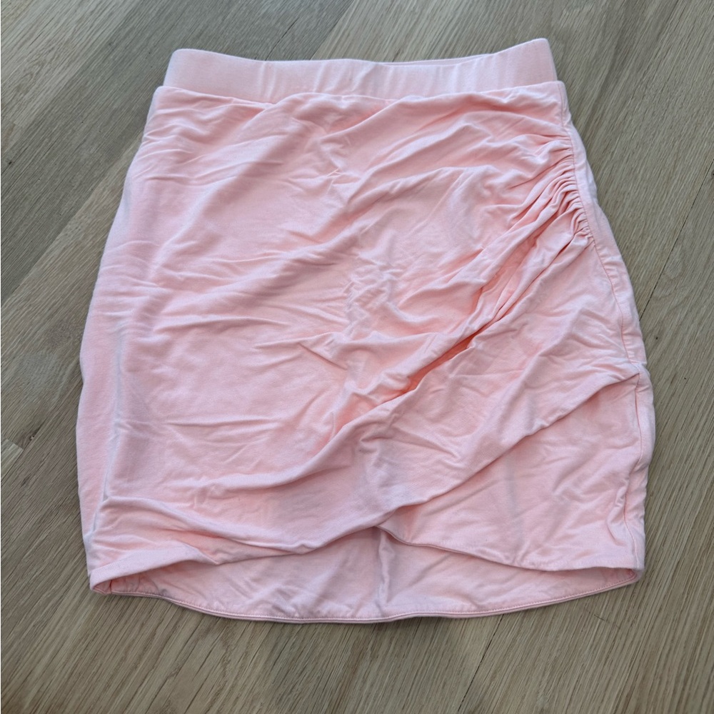 Pink fitted skirt